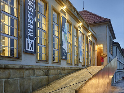 Kunsthalle Praha, vstupní lávka