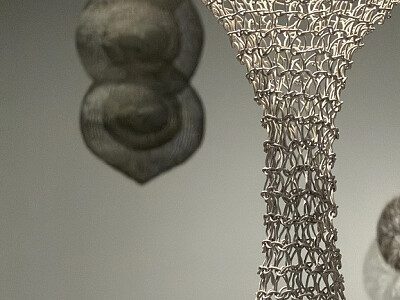 Obr. 10 – Ruth Asawa, Retrospective – aktuální výstava (2026), dílo bez názvu, Guggenheimovo muzeum, Bilbao