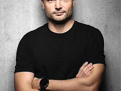 Tomáš Němec je renomovaný český architekt a partner pražského ateliéru QARTA Architektura, který dlouhodobě patří k předním představitelům tuzemské scény.