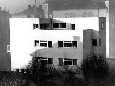 Lubomír Šlapeta: obytný dům dr. Kousalíka s vlastním bytem architekta, včetně bytového zařízení a pianina, Olomouc, 1936–1937 (foto: archiv a Robert Smetana) 