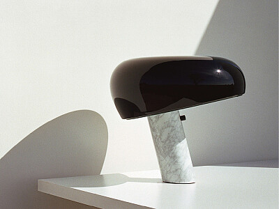 Obr. 8 – FLOS – Snoopy, design Achille a Pier Giacomo Castiglioni, 1967, 1 x E27, 60 W, 230V, mramor, černý, oranžový, zelený, modrý smalt 