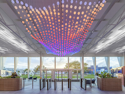 Dynamická světelná instalace, Sky Innovation Centre, UK
