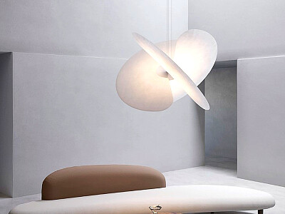 Obr. 2 – Luceplan – Levante – design Marco Spatti, dvě velikosti závěsných svítidel – průměr 64 cm a 106 cm, příkon 28 a 54 W, CRI 90, 2 700 K, vyrábí se také stojanová verze.