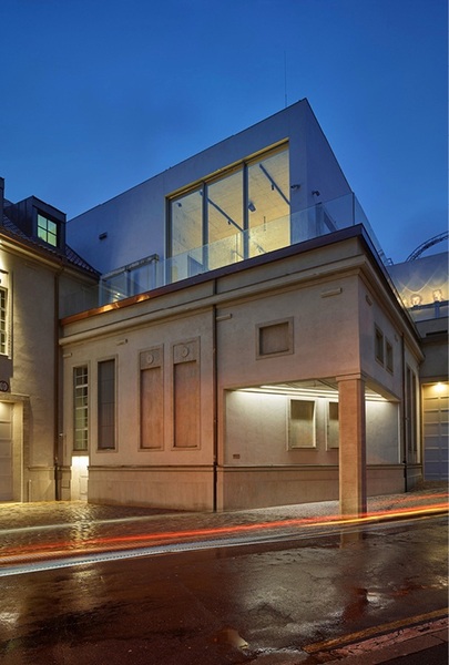 Kunsthalle Praha, střešní nástavba, pohled od&nbsp;Bruských kasáren