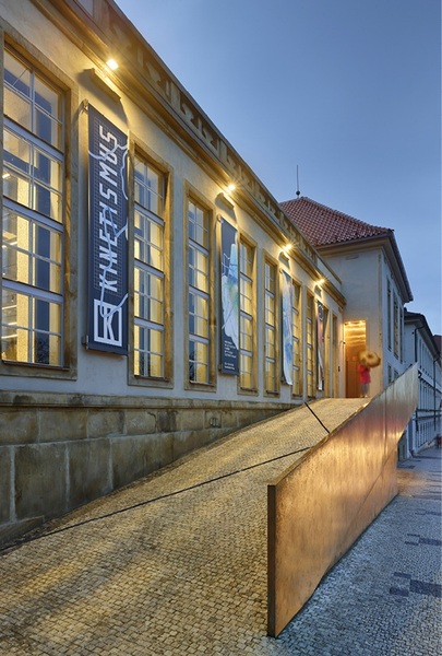 Kunsthalle Praha, vstupní lávka