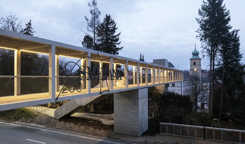 zObr. 7&nbsp;– lávka v&nbsp;Litomyšli od&nbsp;architektů L. Ehla a&nbsp;T. Koumara