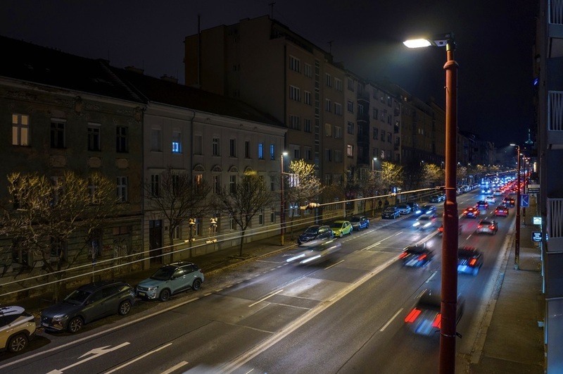 Kombinace LED&nbsp;svítidel s&nbsp;inteligentním řídicím systémem může přinést až 80% úsporu energie.