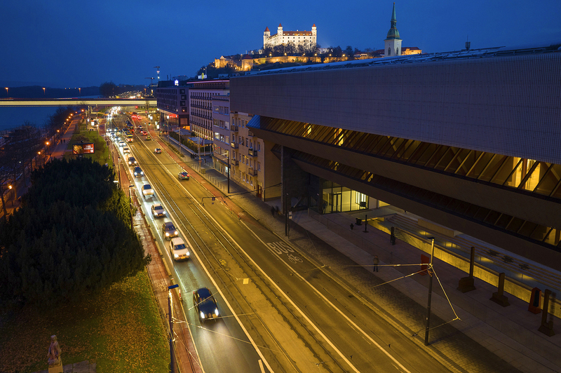 Modernizace veřejného osvětlení v&nbsp;Bratislavě je&nbsp;jedním z&nbsp;největších projektů ve&nbsp;střední a&nbsp;východní Evropě.