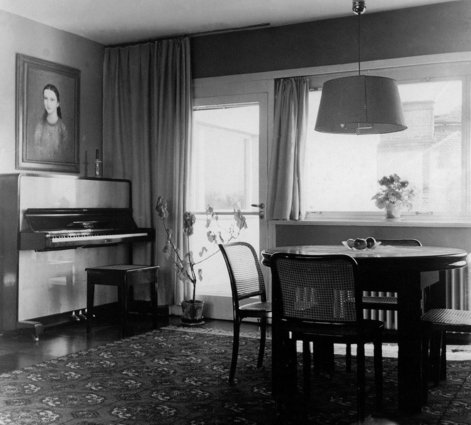 Lubomír Šlapeta: obytný dům dr. Kousalíka s&nbsp;vlastním bytem architekta, včetně bytového zařízení a&nbsp;pianina,  Olomouc, 1936–1937 (foto: archiv a&nbsp;Robert Smetana)
